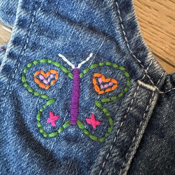 ✨ Baby Girl Denim Jumper Dresses – 2-Piece Lot – Embroidered Details ✨ - Picture 4 of 7